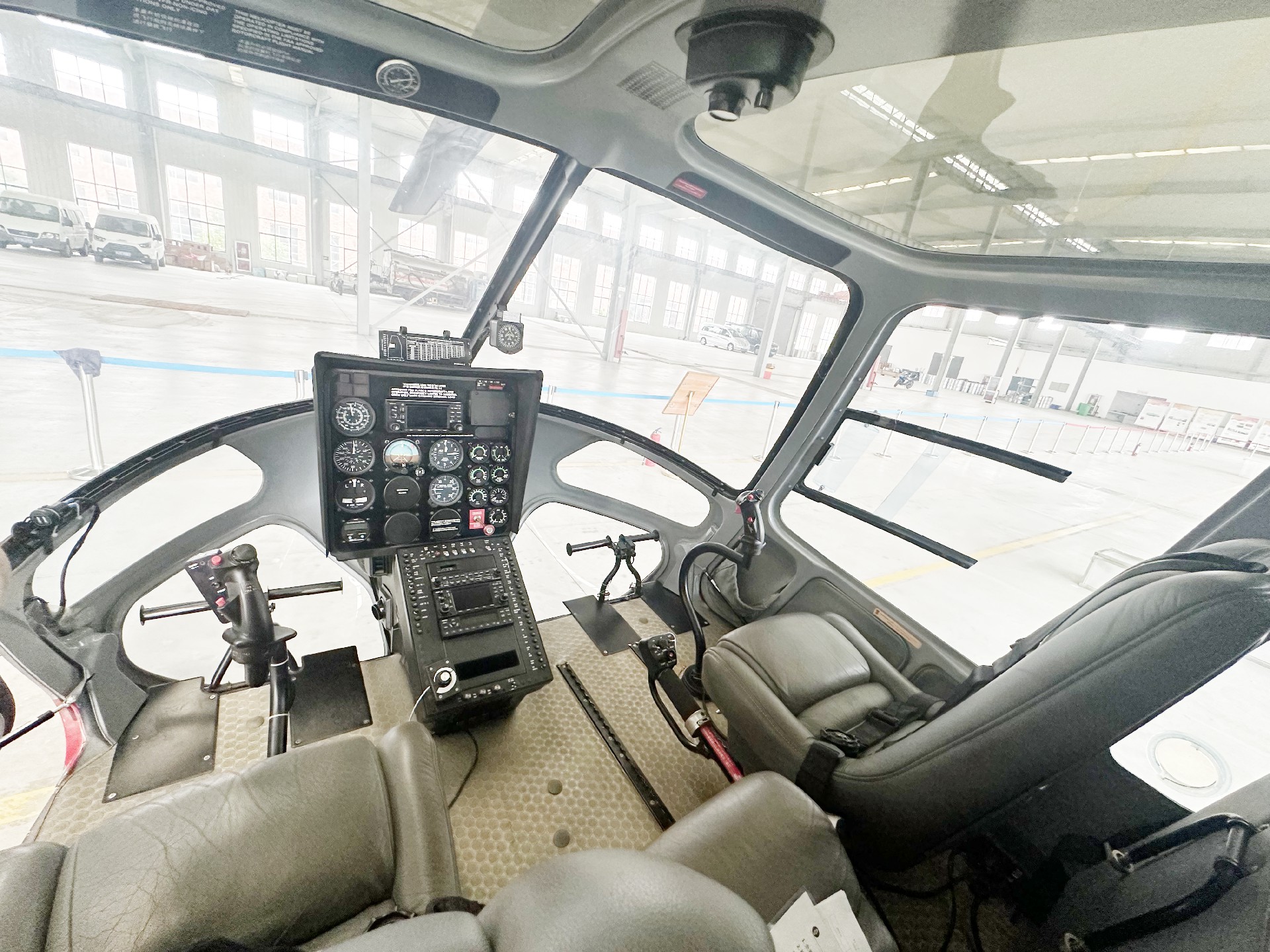 恩斯特龙EN-480B，B-70AR，序列号5185，出厂日期：2013.11.18，机体时间：1192小时 (3).jpg