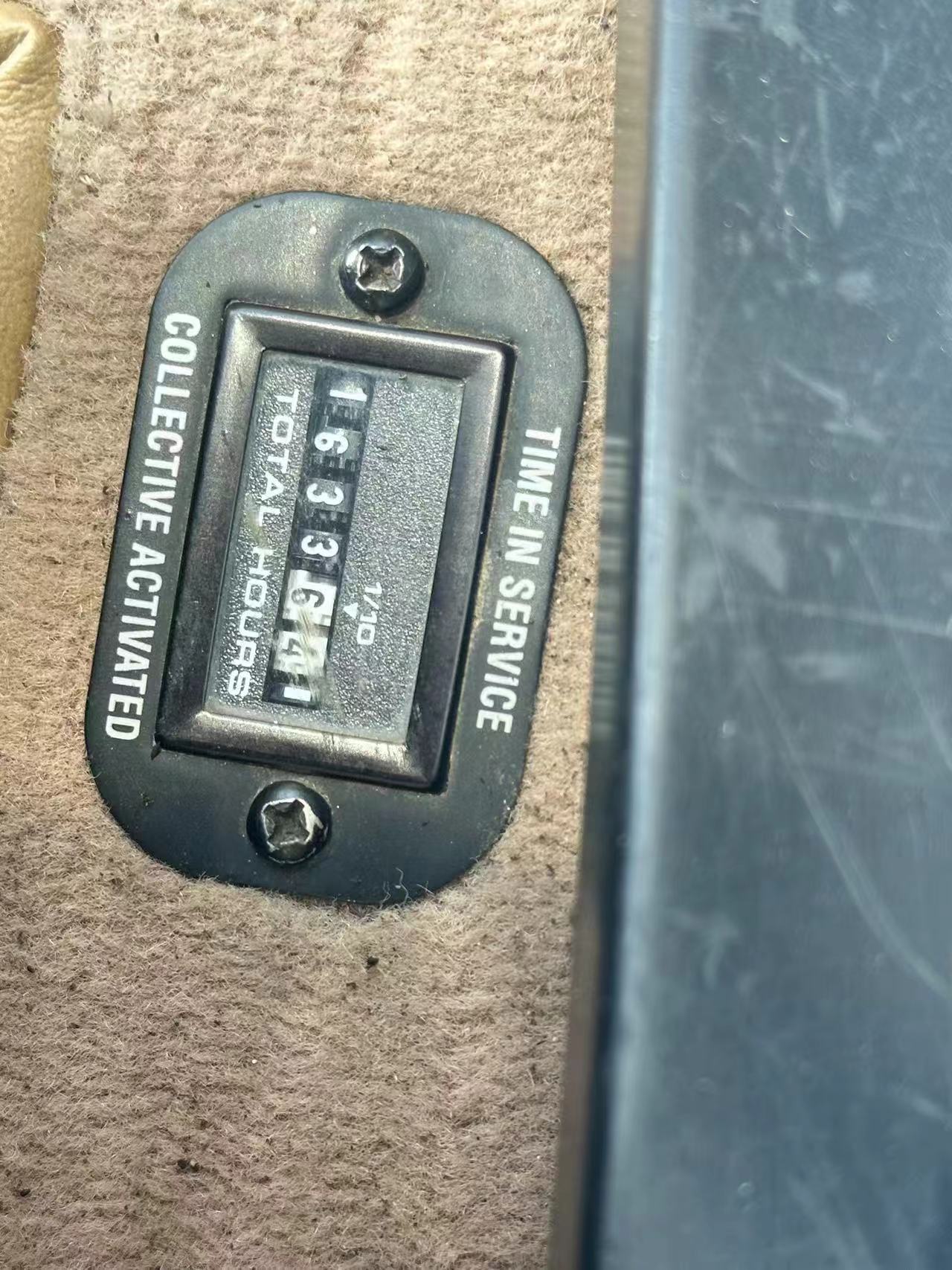 2012年出厂的 罗宾逊R44 raven1   价格15万美元1650小时 (1).jpg