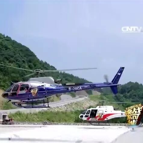 央视实录！天门山“人体飞毯”挑战不可能